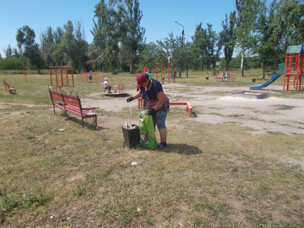 Работниками МУП «ЖРУ №6» города Углегорска 13 июня выполнялись работы: