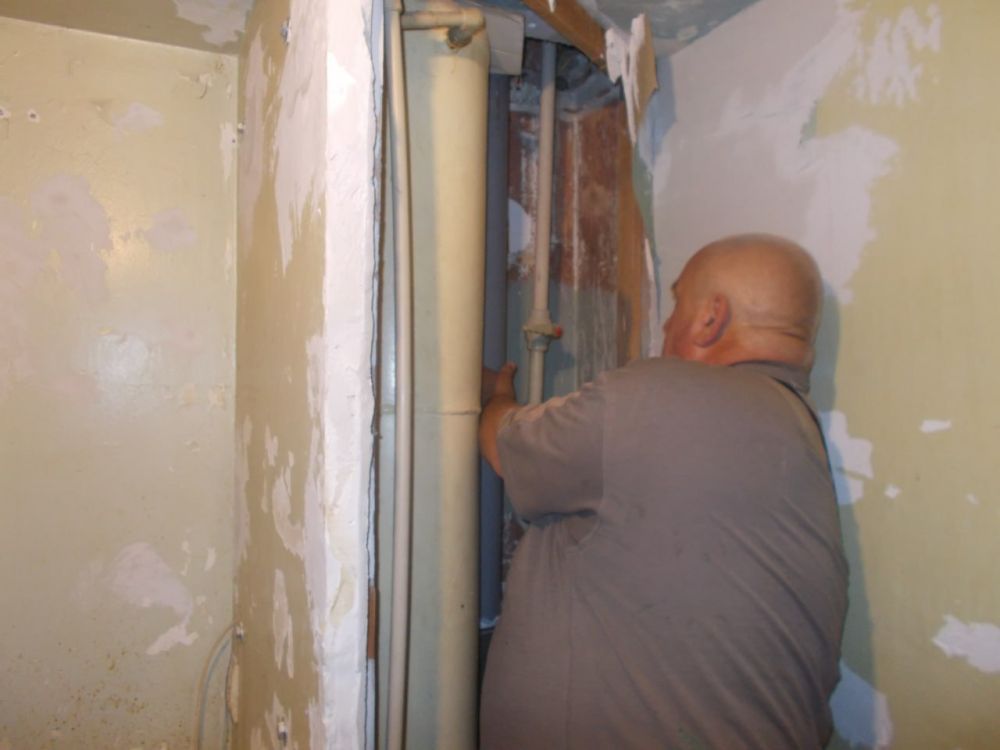 Работниками МУП «ЖРУ №6» города Углегорска 14 июня выполнялись работы: