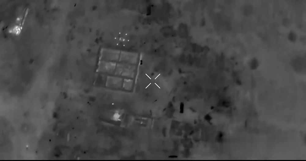 Борис Рожин: Переданный в рамках сбора для штурмовиков группировки "Восток" ВС РФ дрон Mavic 3T (закупленный с помощью читателей) тараном сбивает украинский гексакоптер типа "Баба Яга" над н.п