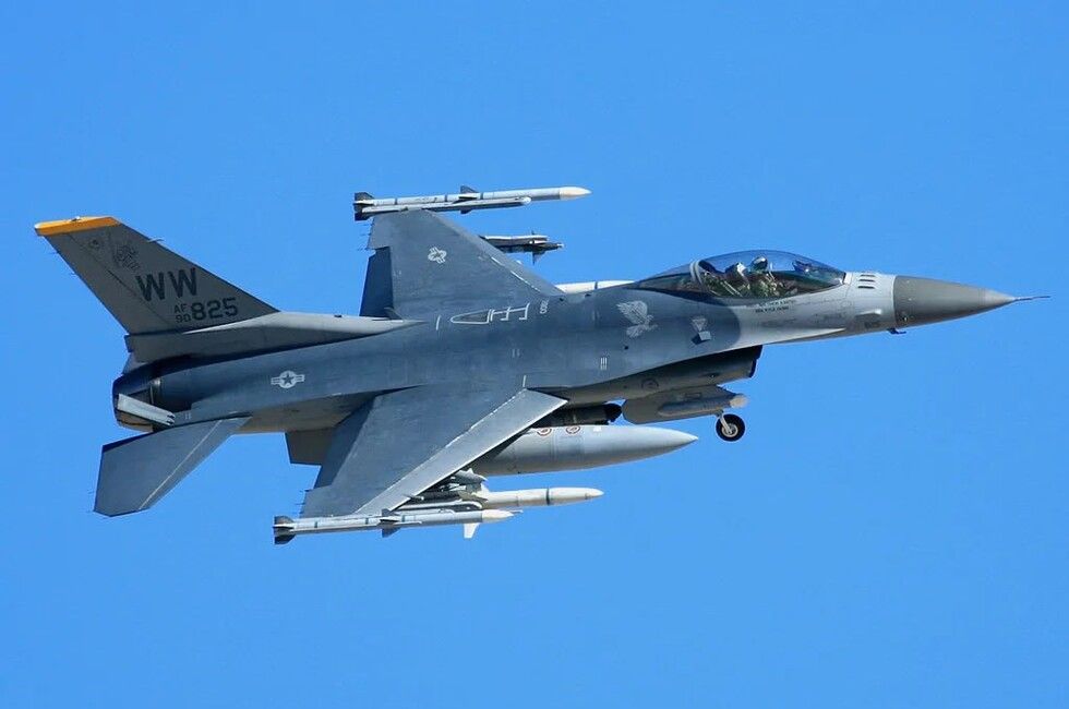 �������� ����� ������������ F-16 �� ����� ����� ��������� �������� �� ������