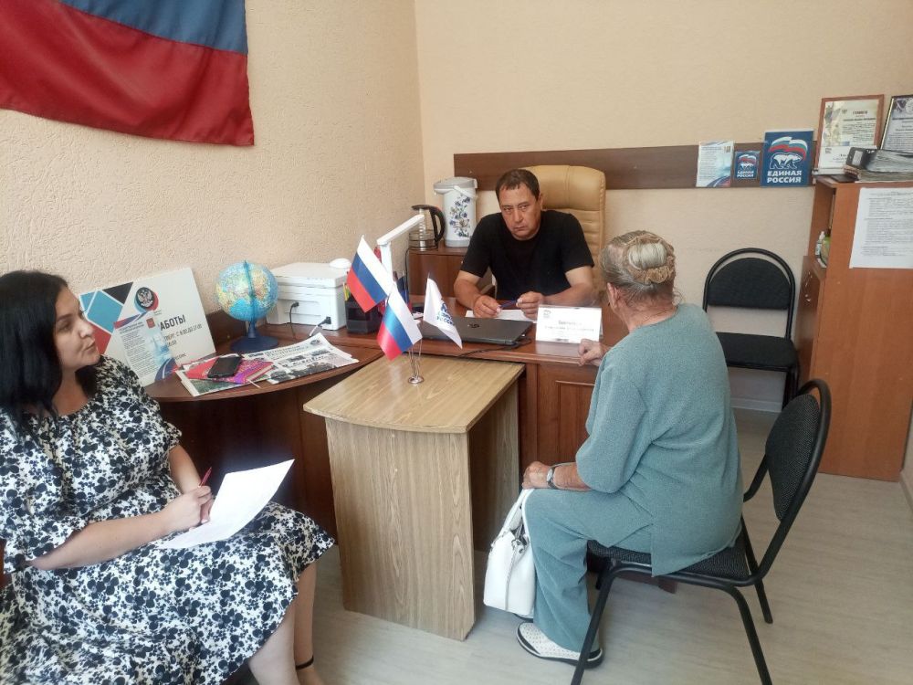 Константин Зинченко: В Волновахском отделении общественной приемной Единой России провел прием граждан