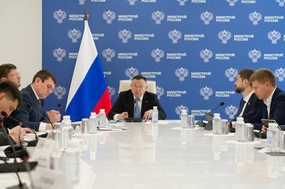 Александр Волошин: Совещание в Минстрое. Принял участие в совещании Минстроя России. Председательствовал Министр строительства и ЖКХ РФ Ирек Файзуллин (@minstroyrf)