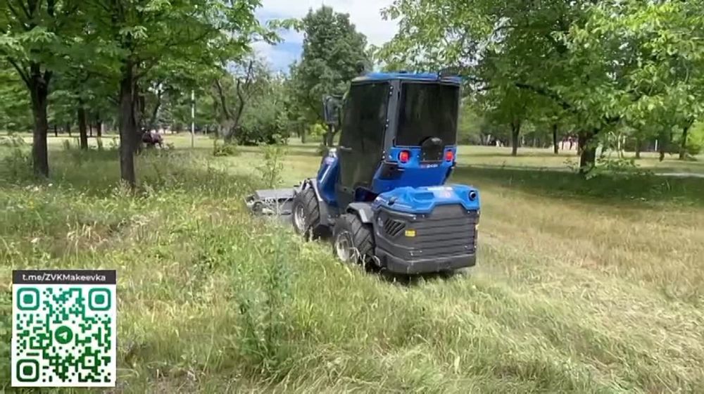 Владислав Ключаров: Макеевка – зелёный город. За это её очень люблю. Но о такой красоте и заботиться нужно больше – это всем известно. Поэтому обговорили с коммунальщиками возможность уделять больше внимания покосу сорных и карантинных трав