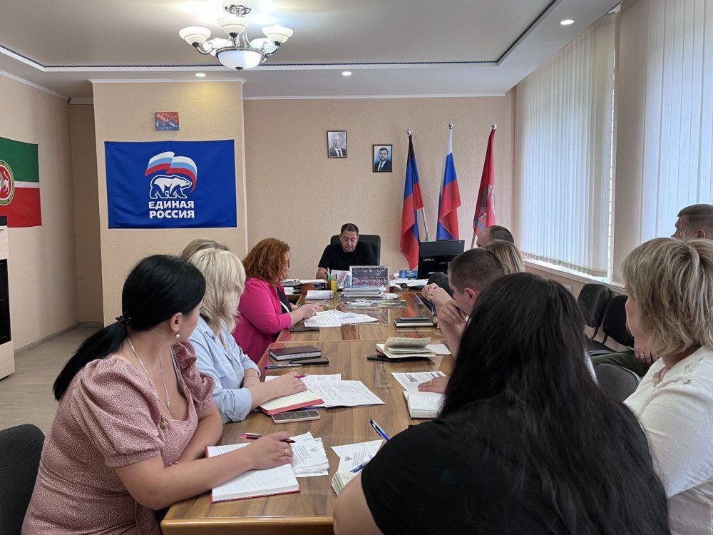 Константин Зинченко: Провел совещание по вопросу организации похоронного дела и распределения бесхозных квартир