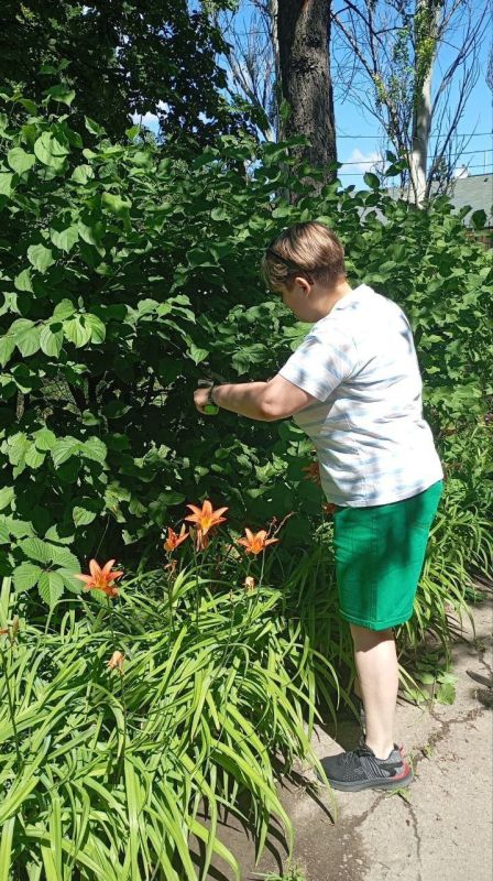 Василий Ткачук: В рамках проведения акции «Чистый четверг» сотрудники предприятий, учреждений, организаций провели уборку и наведение чистоты в Калининском внутригородском районе города Донецка