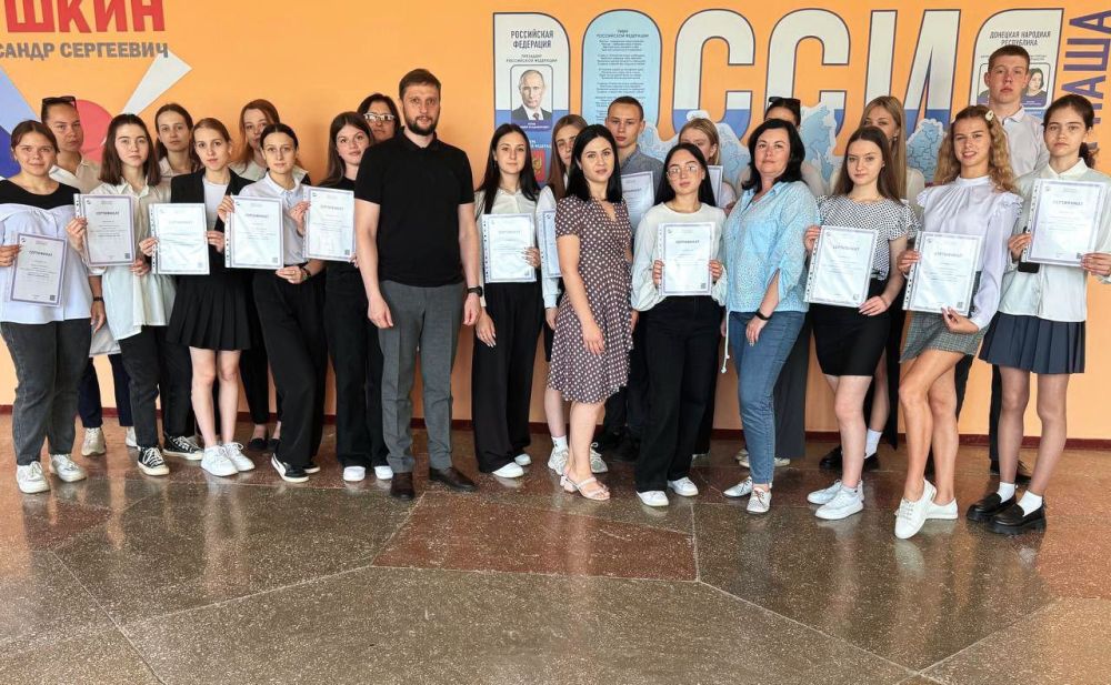 В период с 17 мая по 30 мая 2024 года в МБОУ «СШ № 5», МБОУ «ГИМНАЗИЯ «ДОМИНАНТА» и МБОУ «Лицей № 25 «Интеллект» проходила первая в истории Донецкой Народной Республики акция «Избирательный диктант» среди учащихся 10-11 классов