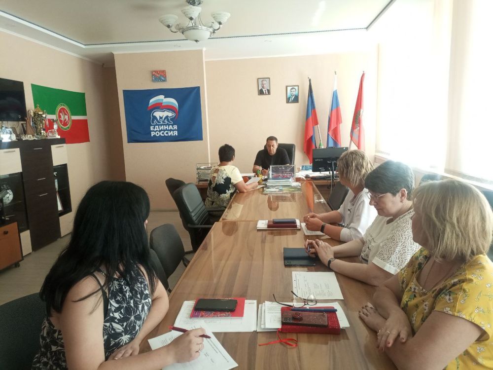 Сегодня, 28 июня , глава муниципального образования Волновахский муниципальный округ ДНР, Константин Зинченко провел прием граждан совместно с представителями профильных управлений и отделов администрации Волновахского муниципального округа