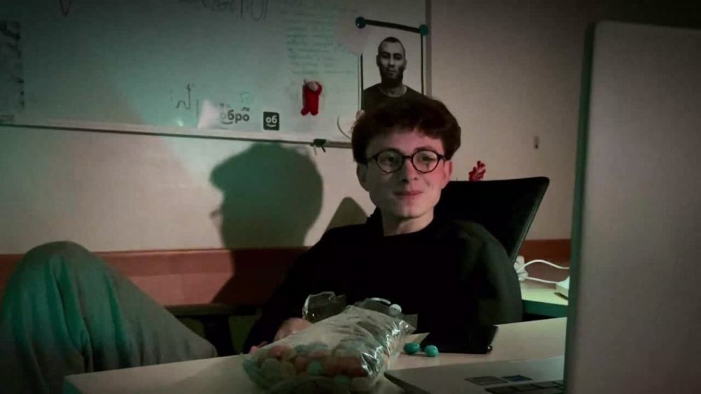 Мама говорила: «Незнакомые предметы руками не трогай»