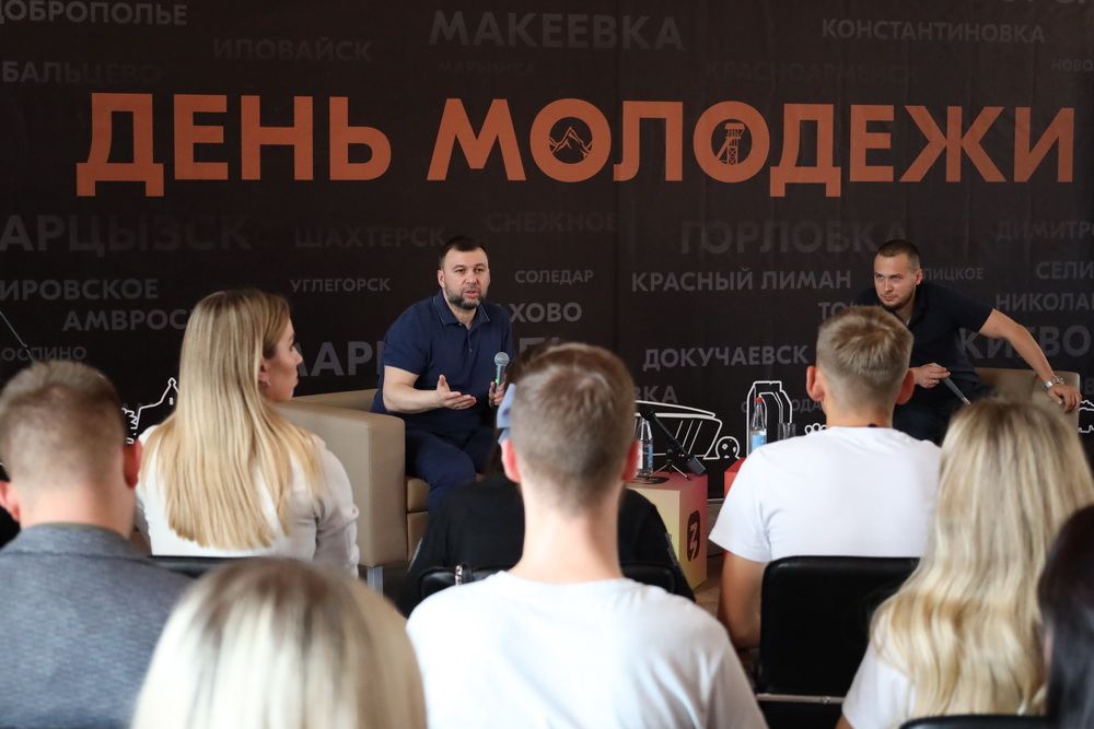 Денис Пушилин встретился с активистами молодежных организаций и участниками федеральных проектов