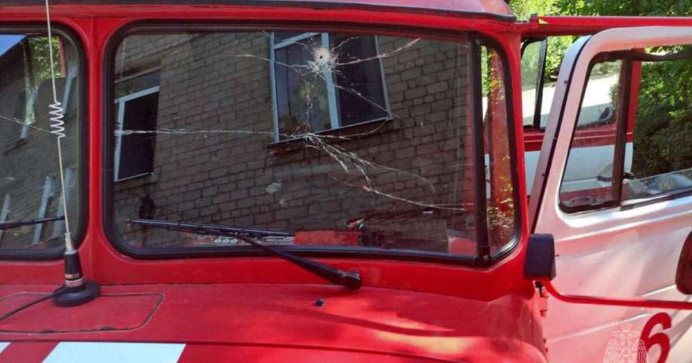 Четверо сотрудников МЧС пострадали из-за обстрела ВСУ Донецка