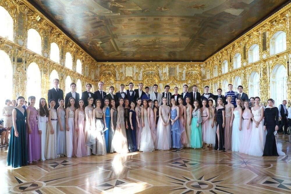 Александр Волошин: Рад поделиться с вами замечательной новостью: лучшие выпускники Мариуполя примут участие в бале медалистов в Санкт-Петербурге!