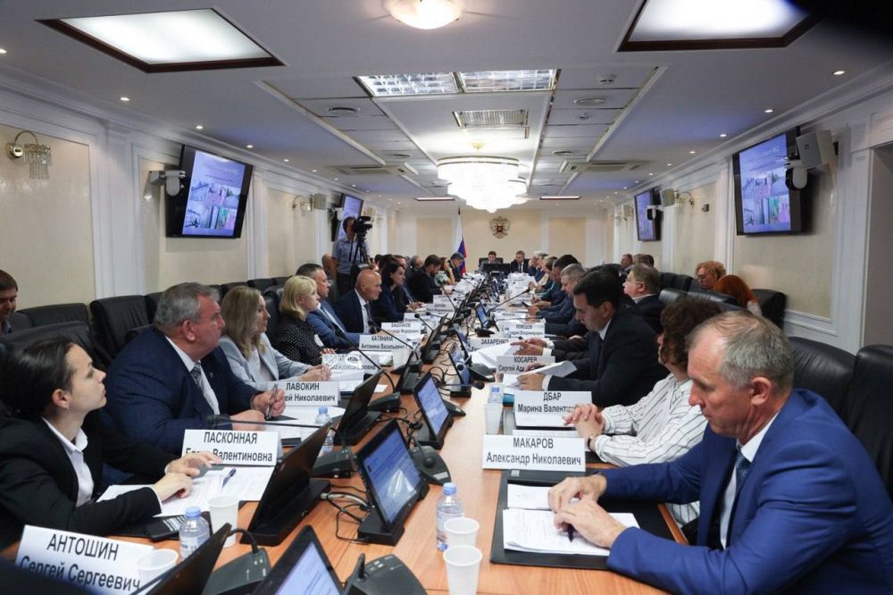 Александр Волошин: Принял участие в расширенном заседании Комитета СФ по федеративному устройству, региональной политике...