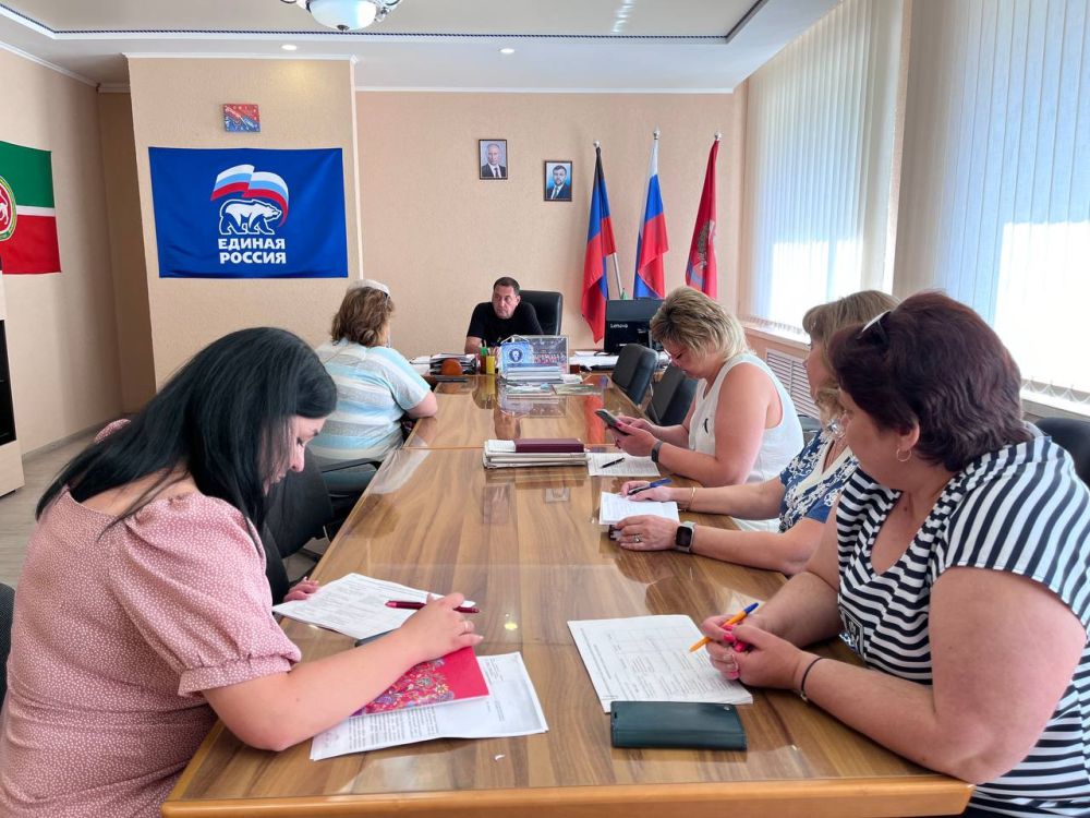 Константин Зинченко: Провел прием граждан совместно с представителями профильных управлений и отделов администрации Волновахского муниципального округа