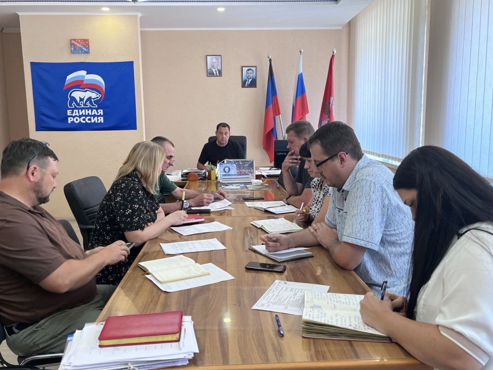 Константин Зинченко: Провел совещание с директором МУП "Райкоммунхоз" и сотрудниками профильных управлений и отделов администрации Волновахского МО