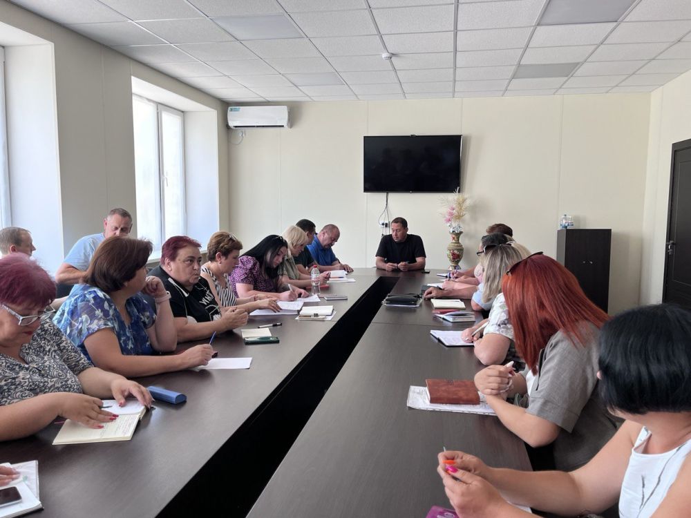 Константин Зинченко: Провел совещание по проблемным вопросам, возникающим при реконструкции дороги Мариуполь-Донецк