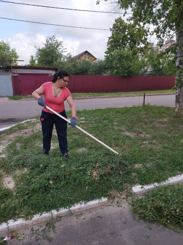 Василий Ткачук: В рамках проведения акции «Чистый четверг» сотрудники предприятий, учреждений, организаций провели уборку и наведение чистоты в Калининском внутригородском районе города Донецка