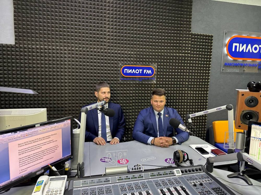 Александр Волошин: Прямой эфир сейчас на радио «Пилот» совместно с Первым секретарем ЦК Белорусского Республиканского Союза Молодёжи Александром Лукьяновым