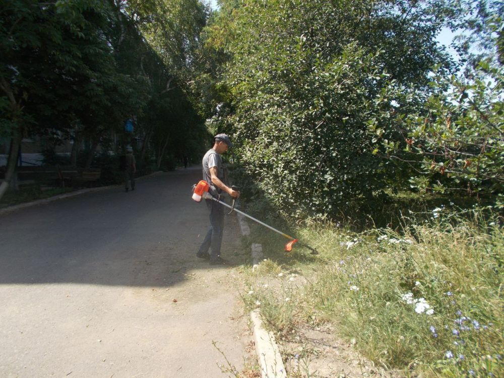 Работниками МУП «ЖРУ №6» города Углегорска 5 июля выполнялись работы: