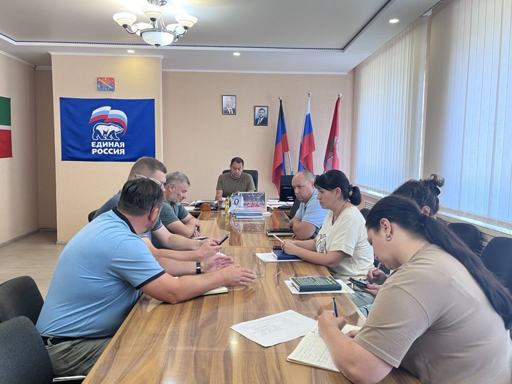 Константин Зинченко: Провел совещание с директором МУП "Райкоммунхоз" и сотрудниками профильных управлений и отделов администрации Волновахского МО