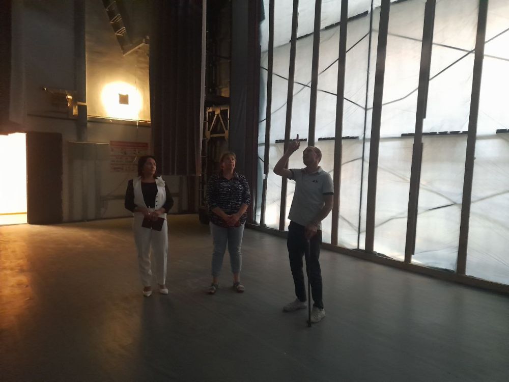 Заместитель главы администрации Волновахского МО Елена Снисаренко встретилась с трудовым коллективом МБУ "Волновахский районный Дворец культуры им. .А