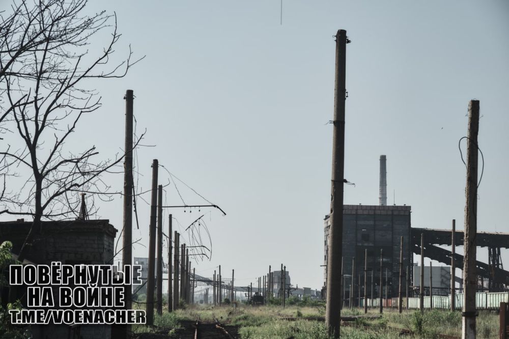 Борис Рожин: Авдеевский коксохим. Танки Т-72Б3М из состава 74-й отдельной гвардейской мотострелковой бригады работают по врагу на Покровском направлении