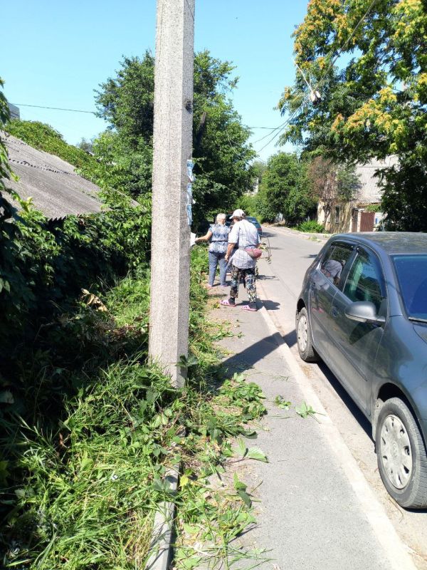 Василий Ткачук: В рамках проведения акции «Чистый четверг» сотрудники предприятий, учреждений, организаций провели уборку и наведение чистоты в Калининском внутригородском районе города Донецка