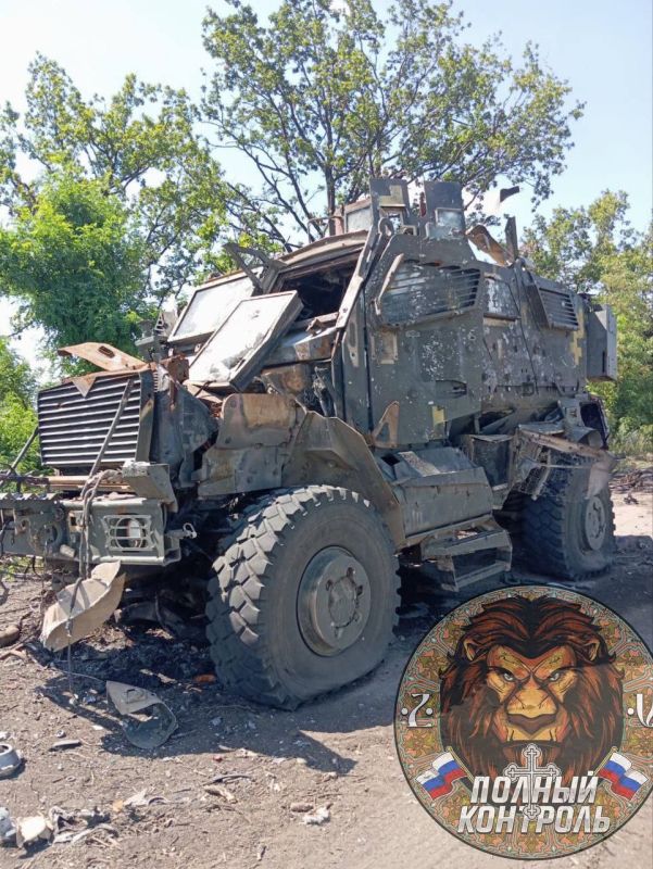 Борис Рожин: Уничтоженный американский бронеавтомобиль International MaxxPro на Покровском направлении