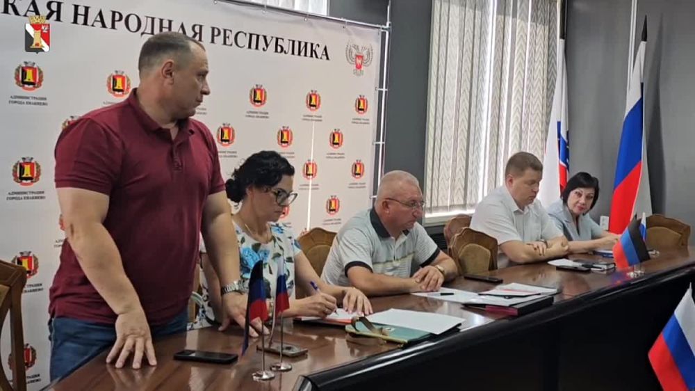 Состоялось аппаратное совещание, на котором присутствовали руководители подведомственных учреждений и представители структурных подразделений администрации