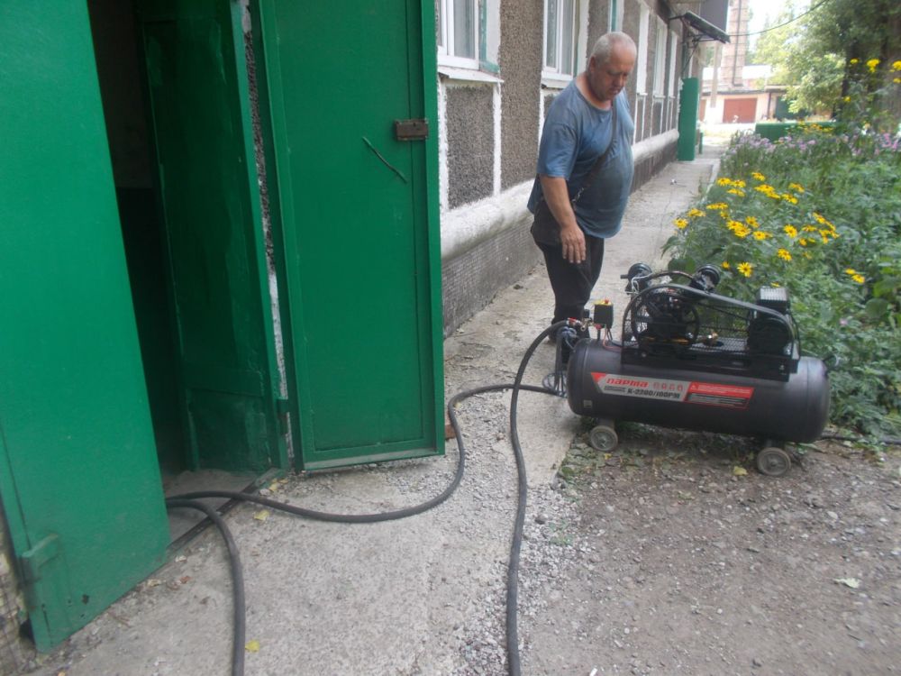 Работниками МУП «ЖРУ №6» города Углегорска 17 июля выполнялись работы: