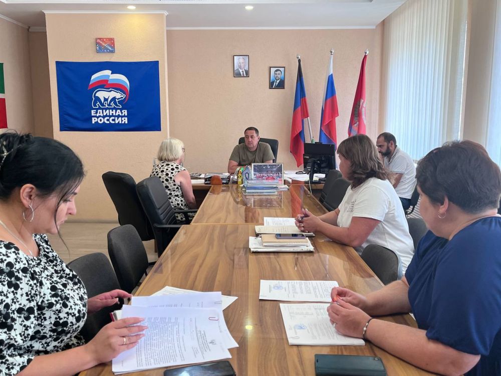 Сегодня, 17 июля , глава муниципального образования Волновахский муниципальный округ ДНР, Константин Зинченко провел прием граждан совместно с представителями профильных управлений и отделов администрации Волновахского муниципального округа