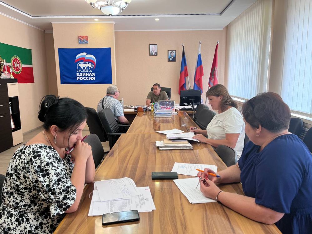 Константин Зинченко: На сегодняшнем приеме граждан дал разъяснения на вопросы о получении компенсации за утраченное жильё, восстановлении жилья и другие