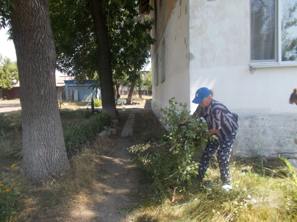 Работниками МУП «ЖРУ №6» города Углегорска 18 июля выполнялись работы: