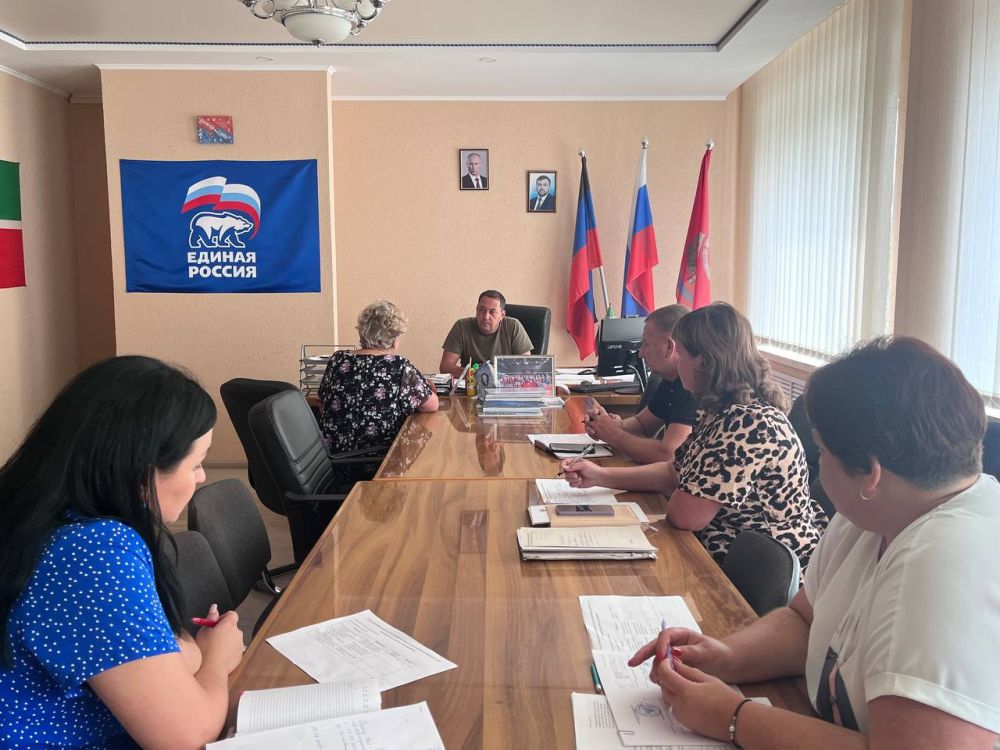 Сегодня, 19 июля , глава муниципального образования Волновахский муниципальный округ ДНР, Константин Зинченко провел прием граждан совместно с представителями профильных управлений и отделов администрации Волновахского муниципального округа