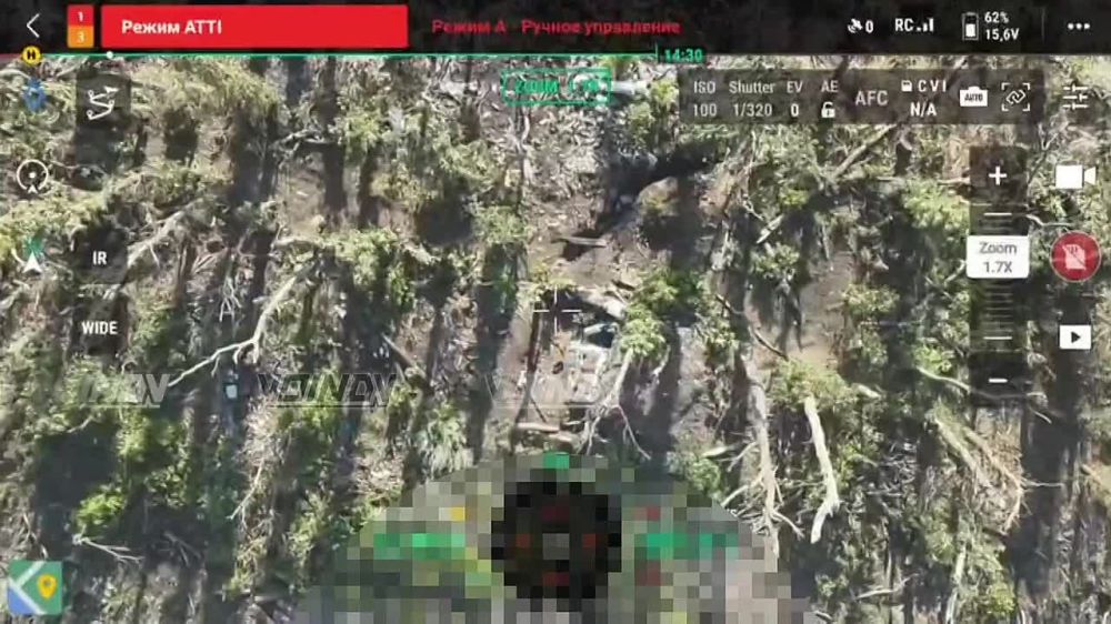 Борис Рожин: Операторы БПЛА 14 гвардейской бригады расколошматили парочку опорников и филигранно запустили дрон в БТР M113, начиненный как минимум одним хлопцем