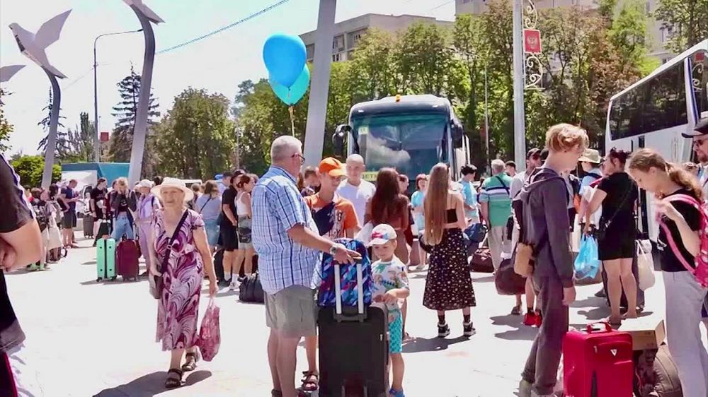 Мариупольские школьники вернулись из петербургского лагеря «Дружных»