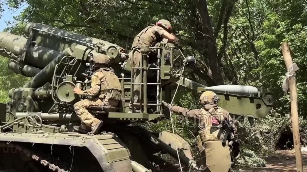 Борис Рожин: Расчёт самоходной пушки 2С7М «Малка» ГрВ «Центр» уничтожил немецкую САУ «PzH 2000» ВСУ на Авдеевском направлении