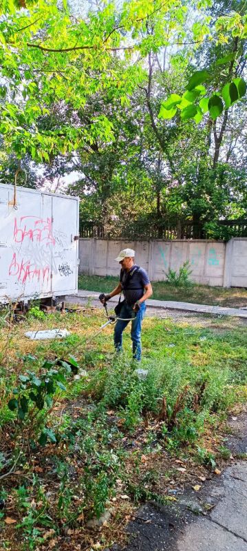 Василий Ткачук: Силами жилищно-эксплуатационных участков МУП АГД "Управляющая компания Калининского района г.Донецка", с...