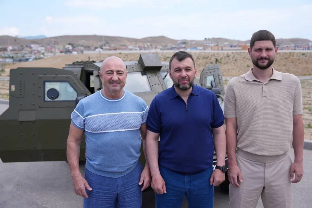 Александр Волошин: Сегодня состоялась передача нашим военным новой, бронированной «Нивы», а также множества необходимых вещей для бойцов