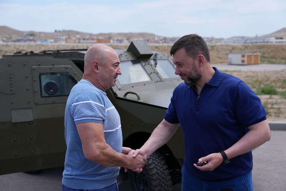 Денис Пушилин поблагодарил Александра Вайнберга за помощь фронту