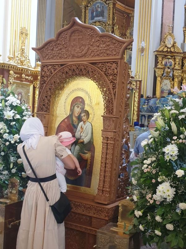 В Спасо-Преображенский собор в Донецке привезли список Святогорской иконы Божией Матери