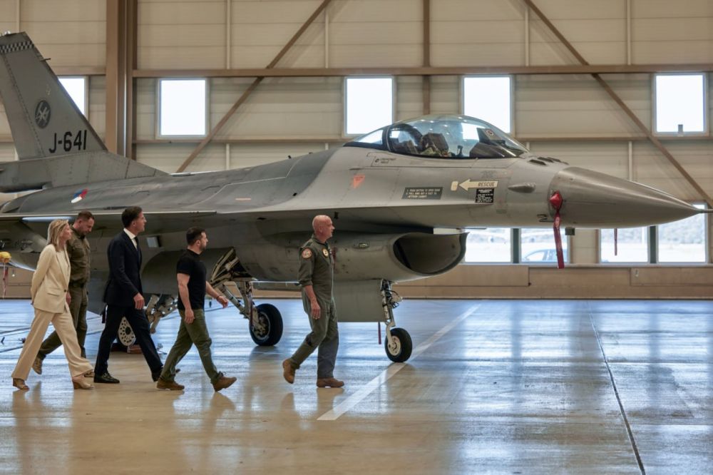 ������ ������ ������������ F-16 ������� �� �������, �������� ��������� ��������