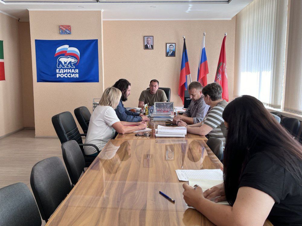 Константин Зинченко: Провел совещание по вопросу строительства многоквартирных домов в Волновахе