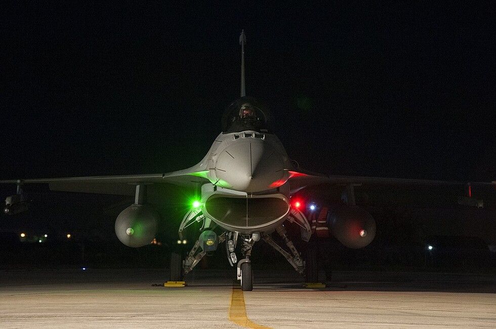 �������� F-16 �� ������ ���������� ��������� ��� ��� � ������