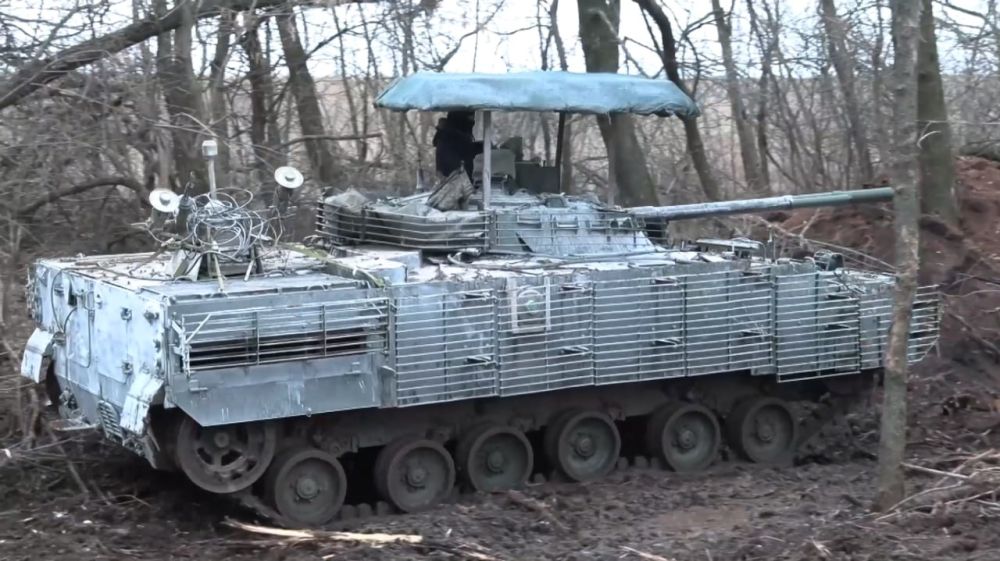 Средствами РЭБ, комплектами допзащиты и комплексами средств снижения заметности оснащены уже 95% легкобронированной техники ВС РФ, сообщил замминистра обороны РФ Андрей Булыга