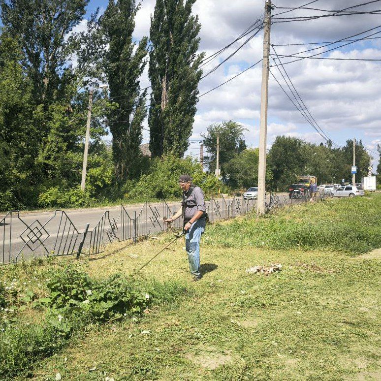 Владислав Ключаров: Одно из важных сезонных мероприятий в Макеевке – покос травы