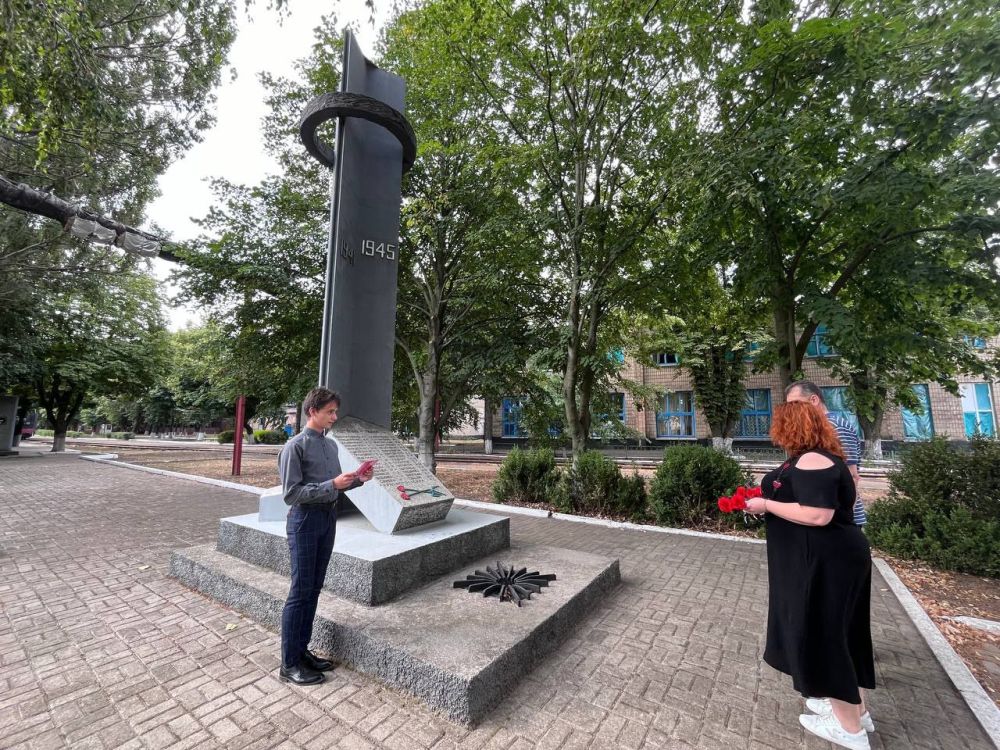 В Волновахе состоялось возложение ко Дню железнодорожника