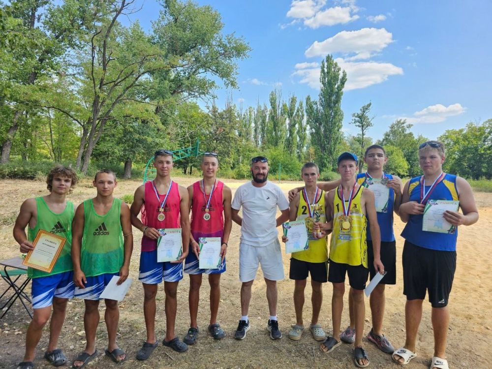 Амвросиевский и Волновахский округа разделили медали Первенства Республики