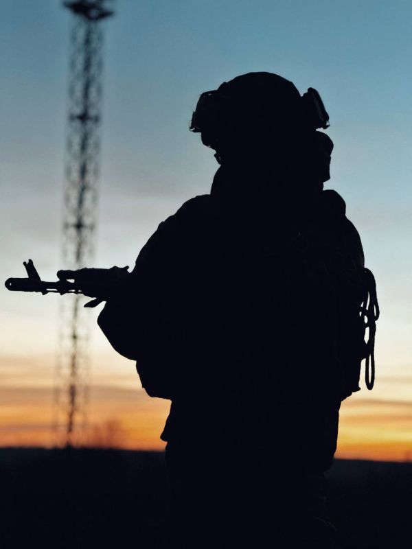 ЗАКАТ В СОЛЕДАРЕ. Это был далекий январь 23 года. Музыканты Оркестра заканчивали зачистку известных на весь мир соляных шахт...