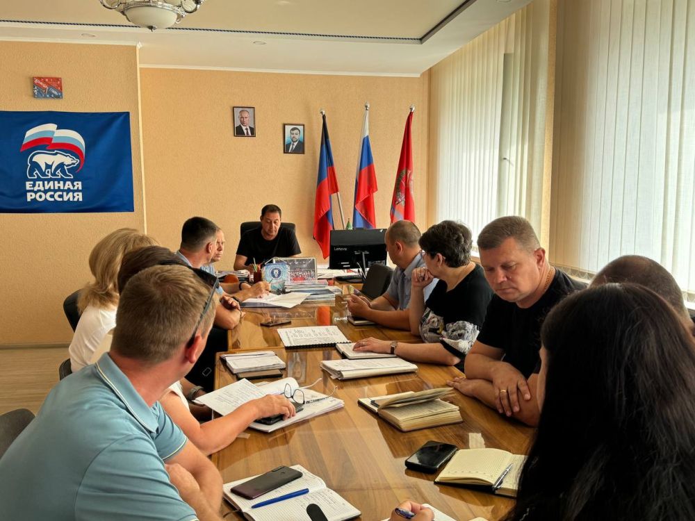 Константин Зинченко: Провел совещание по вопросам организации работ по реконструкции центральной площади и автопарковки