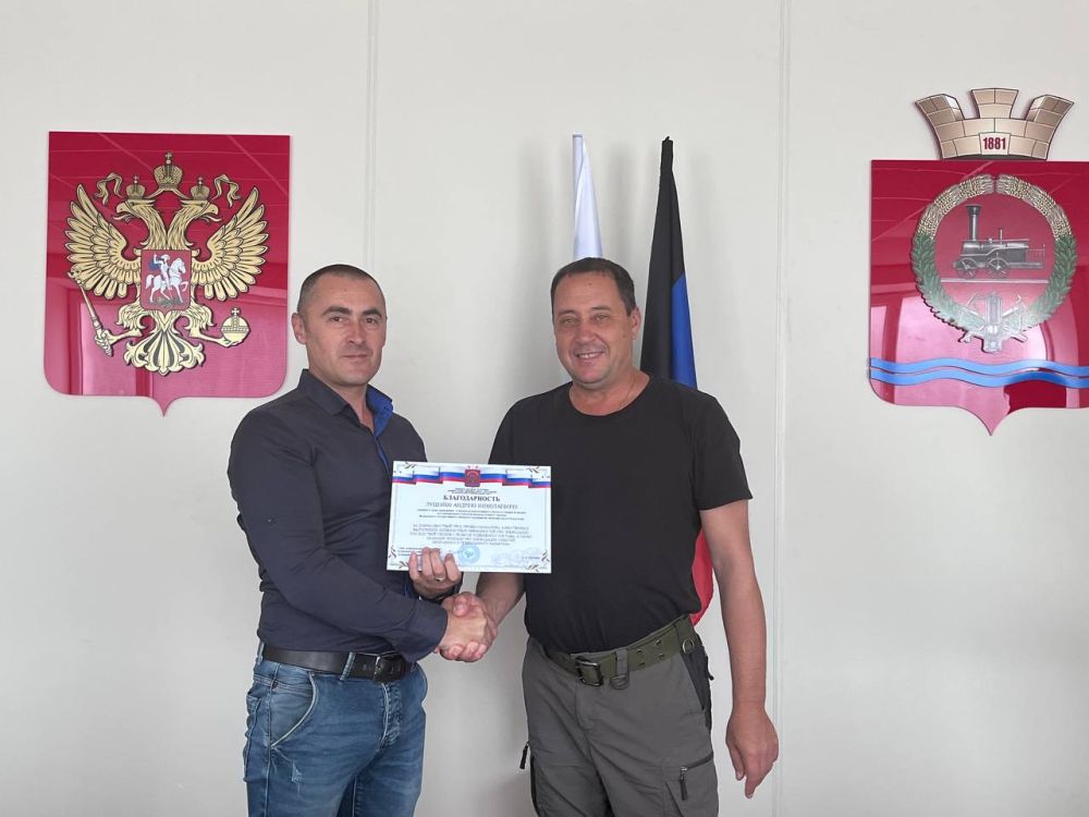 Константин Зинченко: Сегодня вручил благодарности сотрудникам Донецкого филиала Федерального государственного унитарного предприятия "Железные дороги Новороссии"